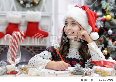 Girl writing letter  26762299