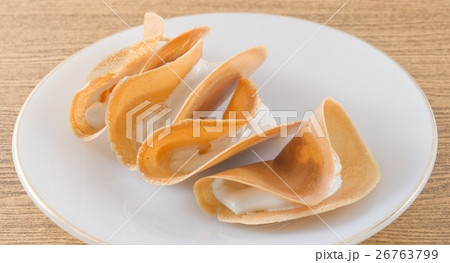 Crispy Pancake Filled with Cream and Fios de Ovos Crispy Pancake Filled with Cream and Fios de Ovos 26763799