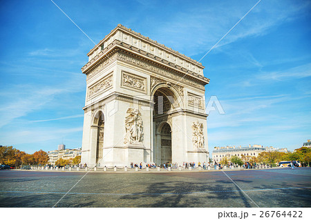 The Arc de Triomphe de l'Etoile in Paris, France 26764422