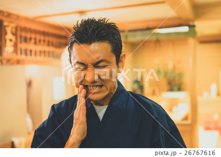 Japanese-style bar 26767616