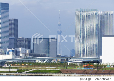 東京再開発エリア 豊洲 晴海 高層マンション 東京スカイツリー 豊洲大橋の写真素材