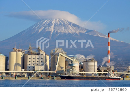 田子の浦港から見る富士山 26772660