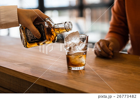 ダイニングバー　お酒 26773482