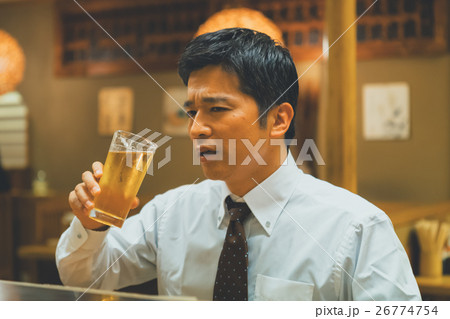 Japanese-style bar 26774754