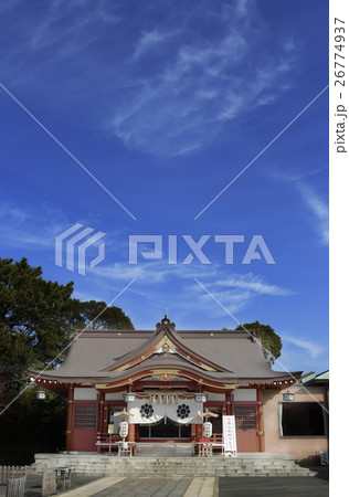 稲毛浅間神社　神社　千葉市　千葉県　正面　境内　青空　快晴　日本建築　 26774937