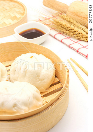 Steamed pork buns in bamboo basket Steamed pork buns in bamboo basket 26777848