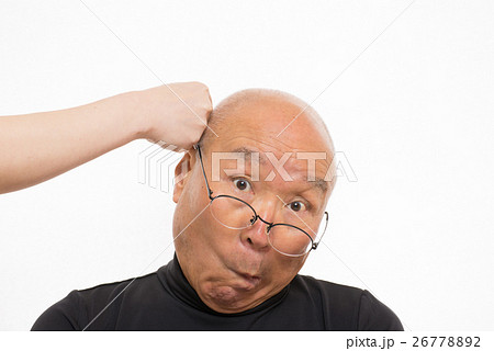 虐待を受けているシニア 26778892