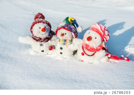 Happy snowman family 26786203
