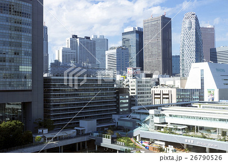バスタ新宿　新宿駅　西新宿の高層ビル群　昼間 26790526