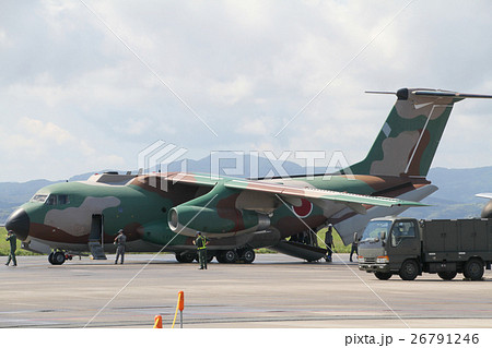 美保基地で待機中のC-1輸送機 26791246