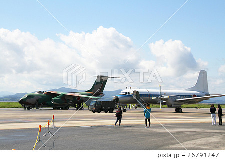 美保基地で待機中のC-1輸送機とYS-11 26791247