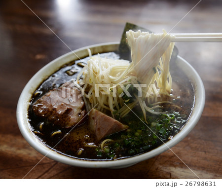 ラーメン　ブラックラーメン　こってり 26798631