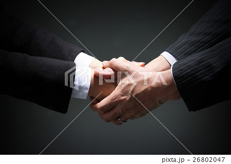 両手で握手する人の写真素材
