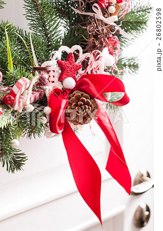 Red and white Christmas wreath Red and white Christmas wreath 26802598