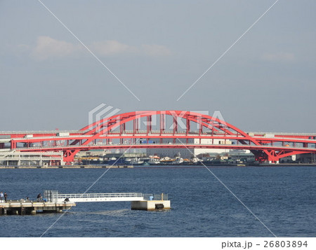 神戸市街とポートアイランドを連絡する神戸大橋（ハーバーランドから見る） 26803894