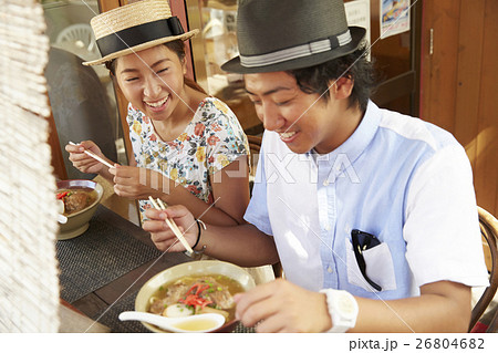 沖縄カップル旅行　ソーキそば 26804682