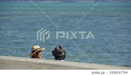 沖縄カップル旅行 離島の海 沖縄カップル旅行 離島の海 26804794