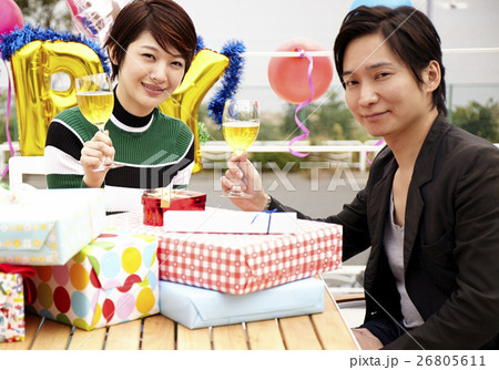 サプライズ　お祝い　カップル 26805611