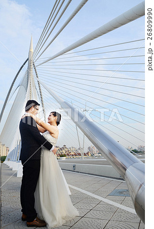 Asian young wedding couple 26809990