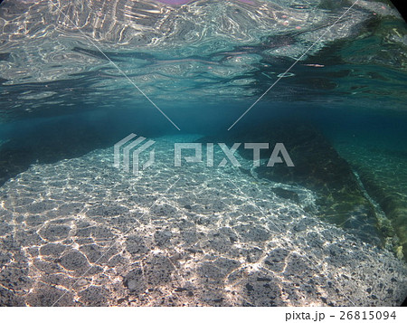 沖縄 慶良間諸島 国立公園 浅瀬 水面 海 南国 青 水 おきなわ 海遊び 楽園 南の島 沖縄 慶良間諸島 国立公園 浅瀬 水面 海 南国 青 水 おきなわ 海遊び 楽園 南の島 26815094