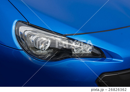 クルマのヘッドライト　Headlight of the car 26826362