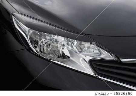 クルマのヘッドライト　Headlight of the car 26826366