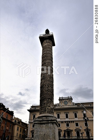 ローマのキージ宮殿とコロンナ広場 26830888