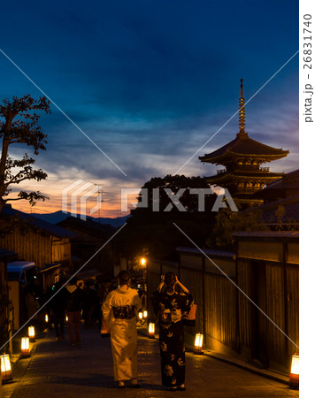 京都の春、花灯路の夜 26831740