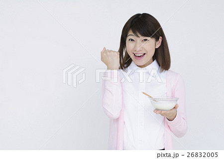 女性 ヨーグルト 予防 ヘルスケア ダイエット 生活習慣病 花粉症 ビジネスウーマン 女性 ヨーグルト 予防 ヘルスケア ダイエット 生活習慣病 花粉症 ビジネスウーマン 26832005
