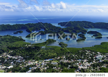 パラオ コロール市街地と入り江の島々の写真素材 26836605 Pixta