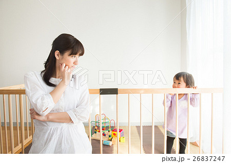 子育てに悩むママ 26837247