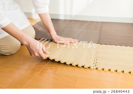 ジョイントマット設置（顔なし） 26840443