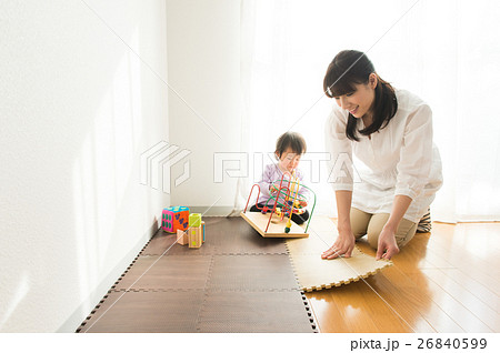 ジョイントマット設置（子育てイメージ） 26840599