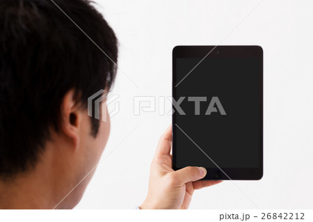タブレットを使う男性 タブレットを使う男性 26842212