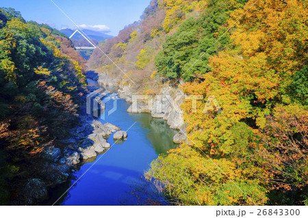 秋の高津戸峡 26843300