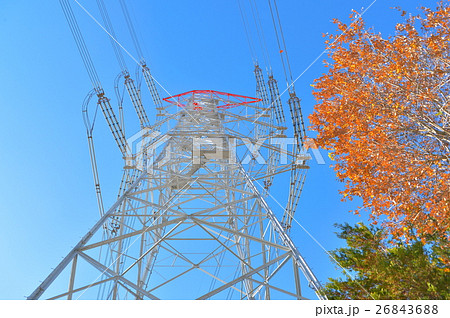 鉄塔 高圧線 背景青い空 骨組 下から撮影 フレーム 鉄塔 高圧線 背景青い空 骨組 下から撮影 フレーム 26843688