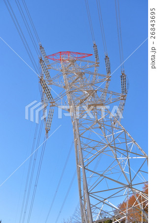 鉄塔 高圧線 背景青い空 真下から撮影 骨組 フレーム 鉄塔 高圧線 背景青い空 真下から撮影 骨組 フレーム 26843695