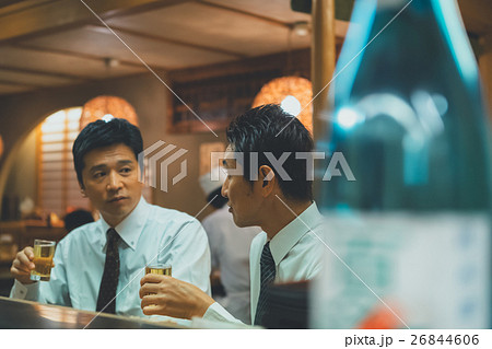 Japanese-style bar 26844606