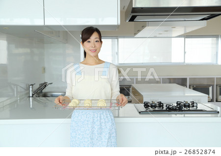 パン生地を並べる 26852874