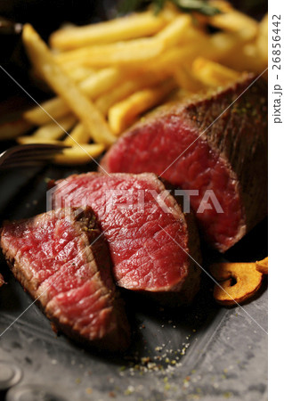 和牛　もも肉レアステーキ 26856442