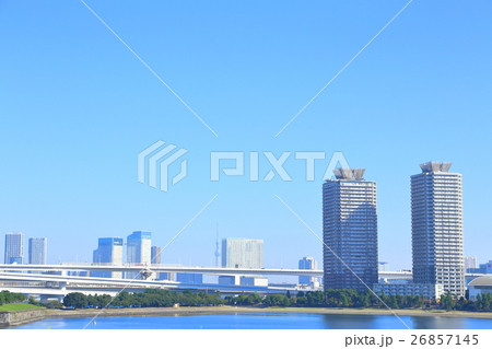タワーマンションと青空 タワーマンションと青空 26857145