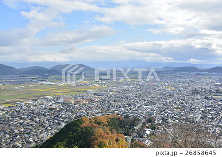 【滋賀県】近江八幡・秋の市街地風景（住宅街） 26858645
