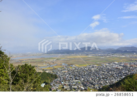 【滋賀県】近江八幡・秋の市街地風景（住宅街） 26858651