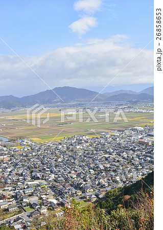 【滋賀県】近江八幡・秋の市街地風景（住宅街） 26858653