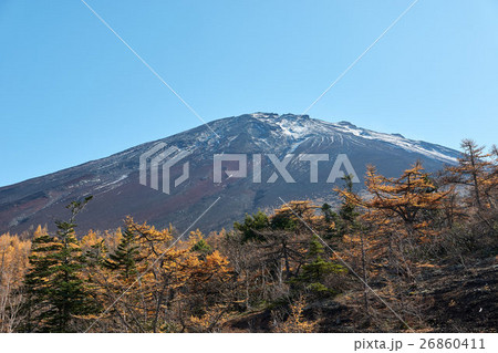 富士スバルライン、御庭から富士山頂を望む 26860411