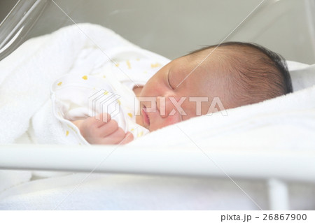 生後4日目の赤ちゃん(早期新生児) 生後4日目の赤ちゃん(早期新生児) 26867900