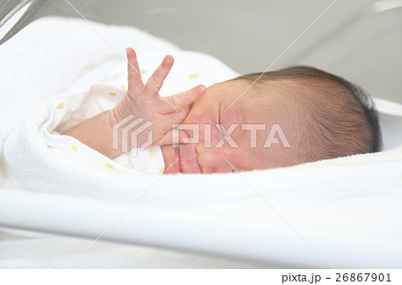 生後4日目の赤ちゃん（早期新生児） 26867901