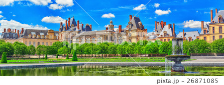 Suburban Residence of the France Kings  26871085