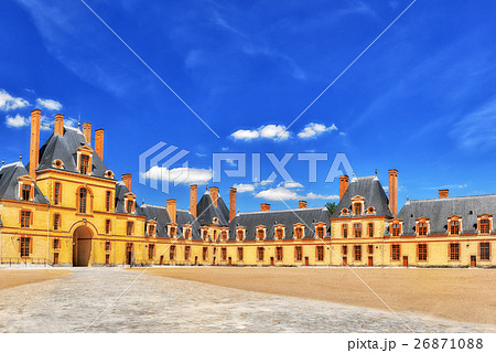 Chateau Fontainebleau and surrounding his park. Chateau Fontainebleau and surrounding his park. 26871088