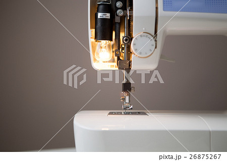Sewing machine with open lamp 26875267